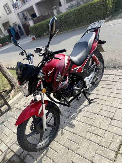 Honda CB150F. Excellent condition. One hand used.