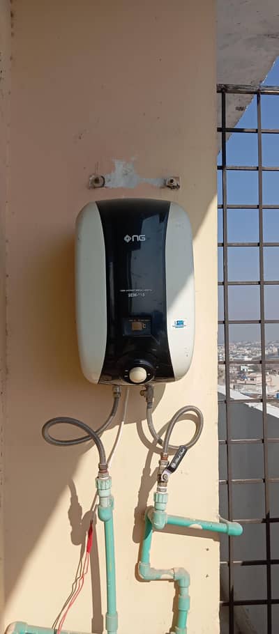 Instant water electric gyser used condition 1 months used