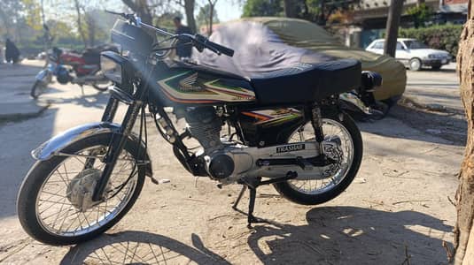 Honda 125 Black Color lahore number bio metric on the spot /urgent