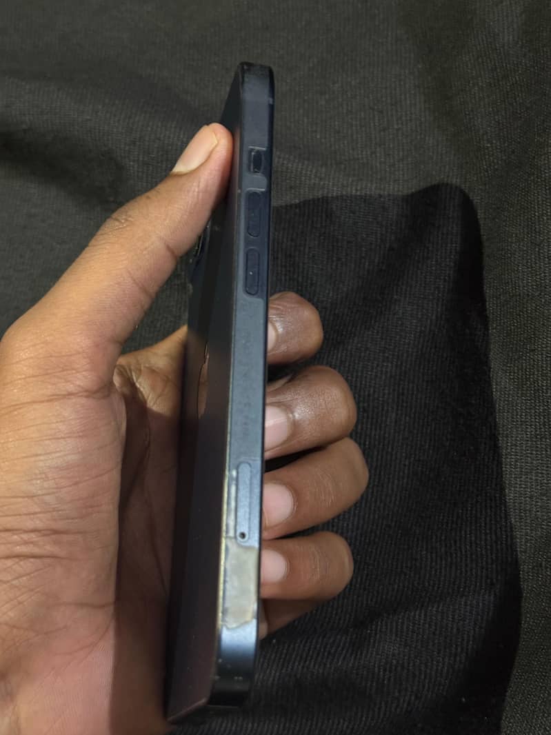 iPhone 13 Sim locked  1