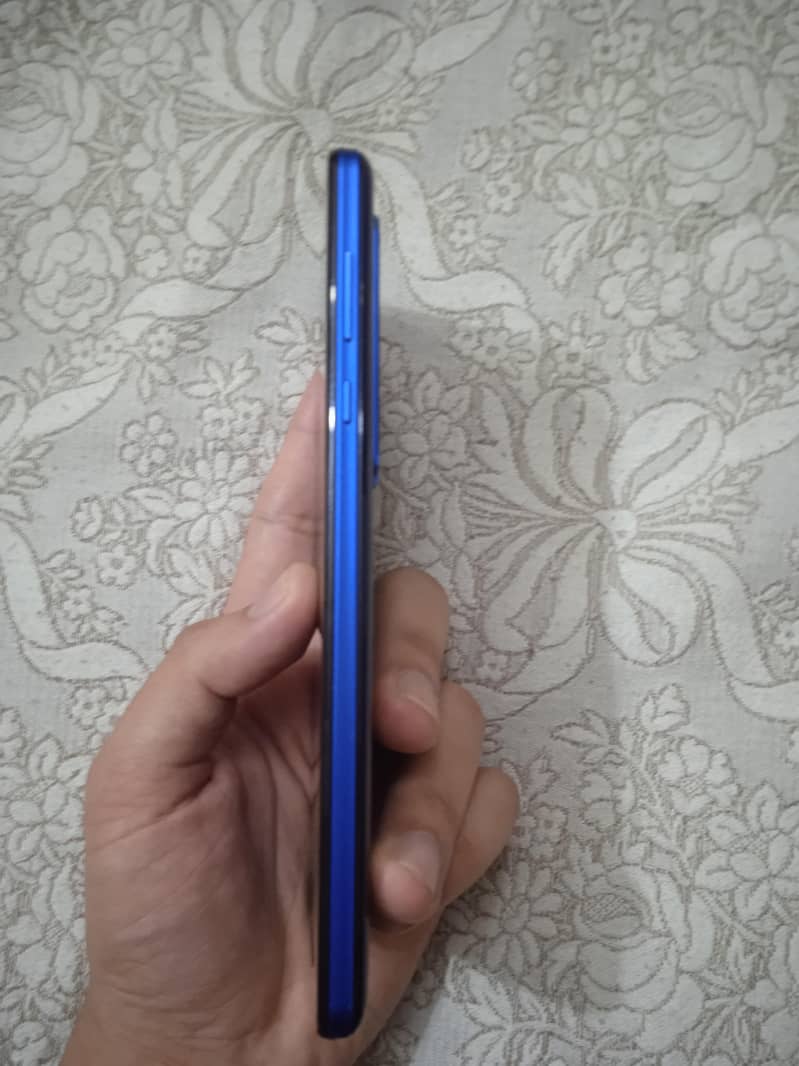 Aquos R5G 3