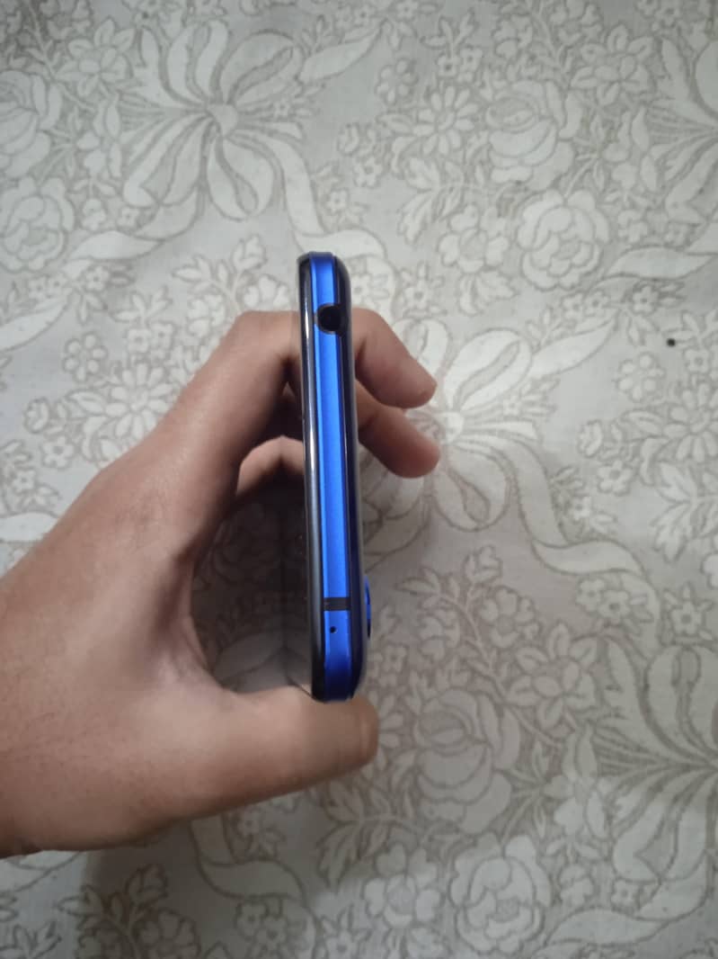 Aquos R5G 4