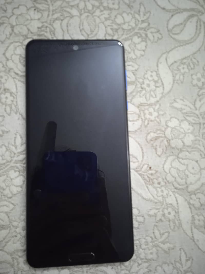 Aquos R5G 1