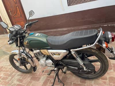 Honda 150 bike for sale brand new condition.