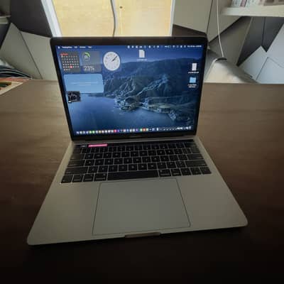 MacBook pro 2019 i 7 16/256gb