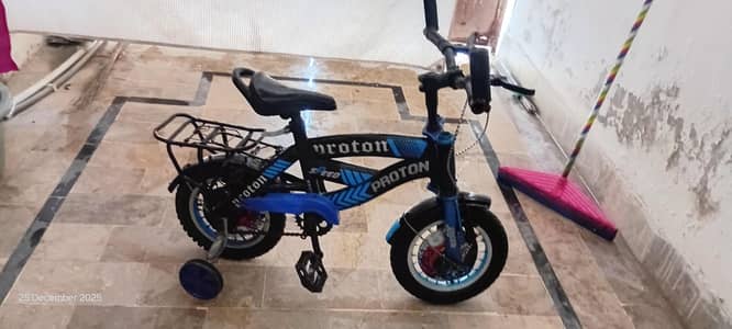 kids cycle 12 size he or good and running condition me he