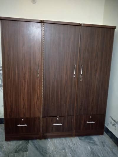 3 door wardrobe in good condition
