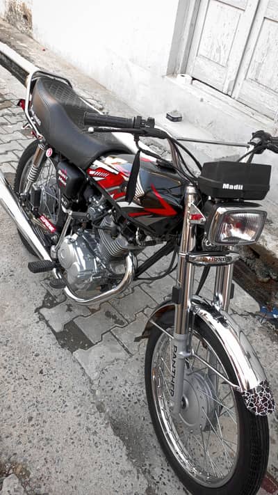 Honda 125 black beauty