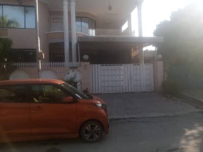 i-8 Near kachnar Park Marble Flooring upper poration For Rent.