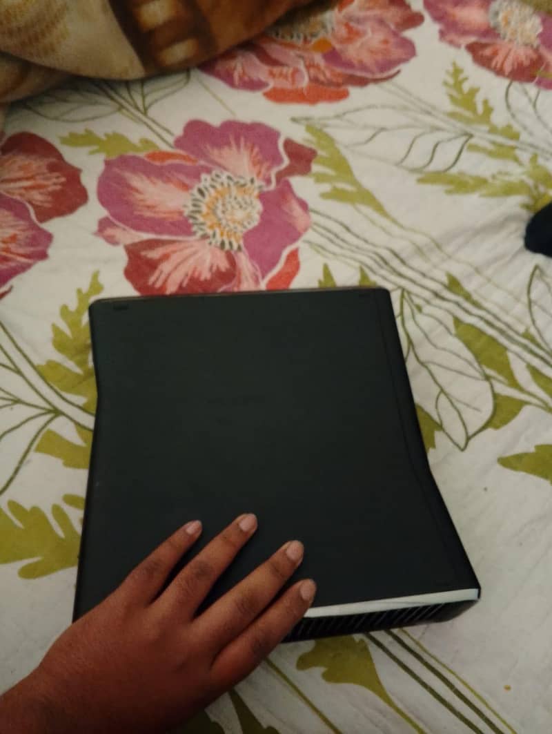 XBox 360 with 2controller 0