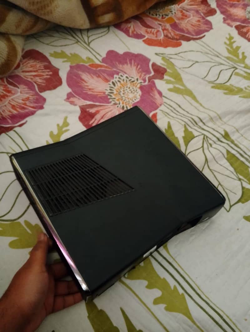 XBox 360 with 2controller 2