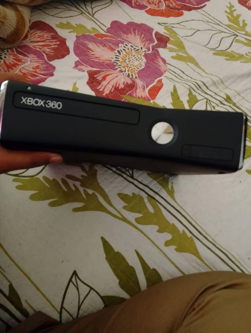 XBox 360 with 2controller 5