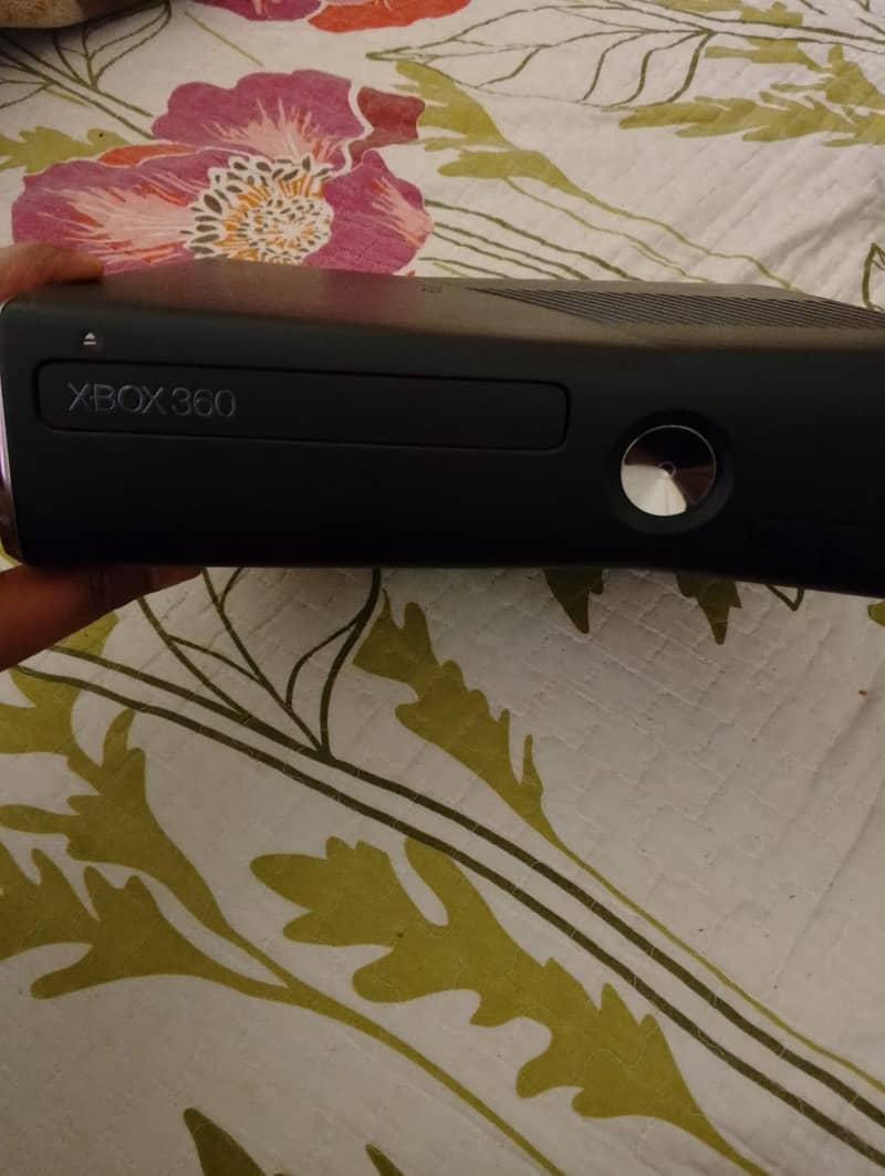 XBox 360 with 2controller 6