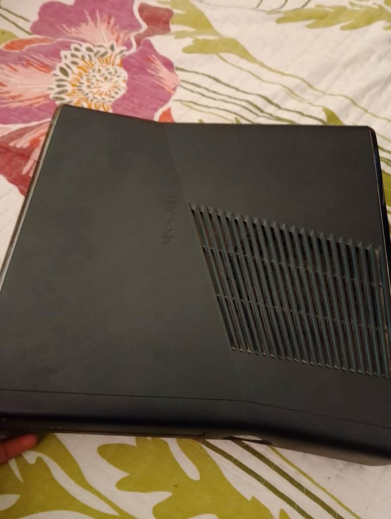 XBox 360 with 2controller 7