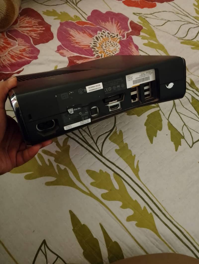 XBox 360 with 2controller 8