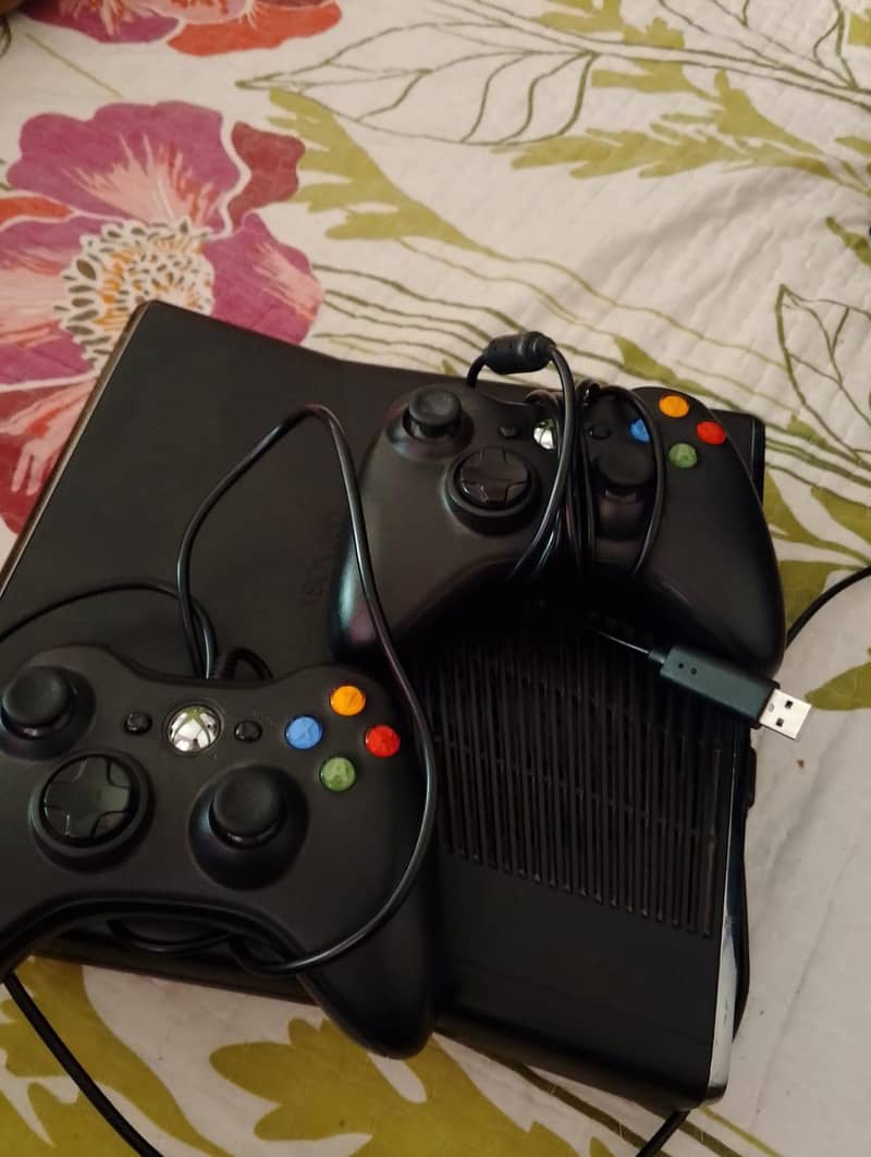 XBox 360 with 2controller 10