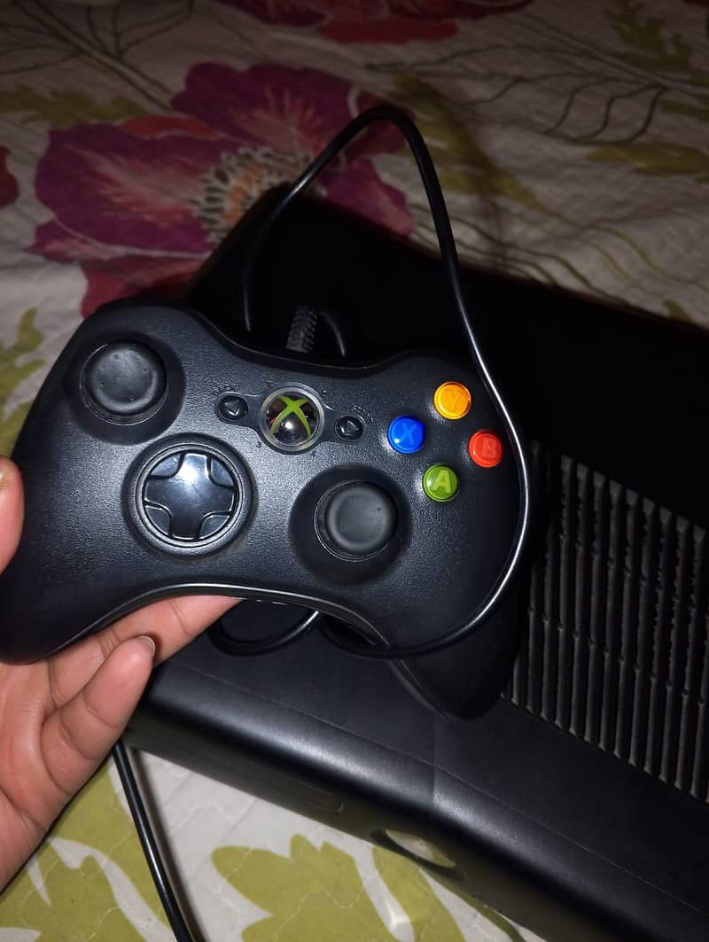 XBox 360 with 2controller 11