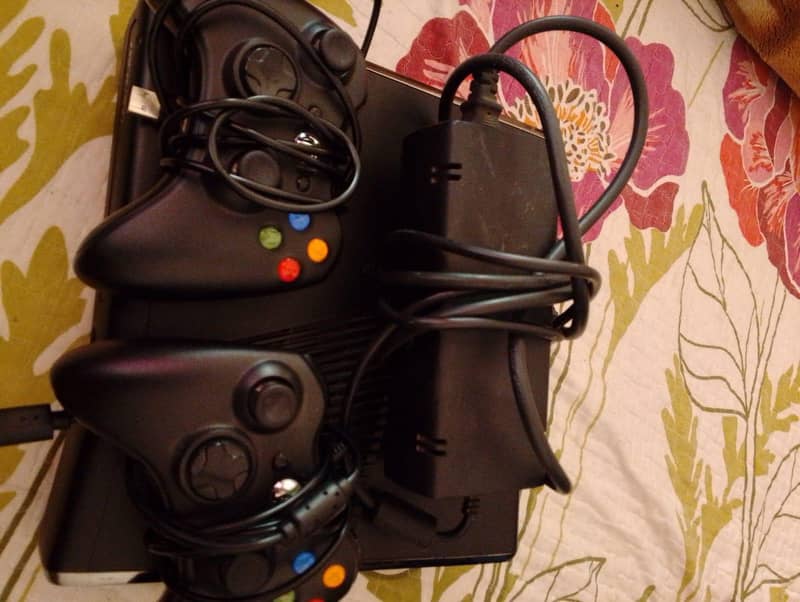 XBox 360 with 2controller 13