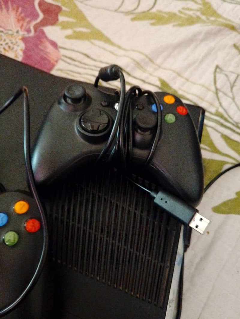 XBox 360 with 2controller 14