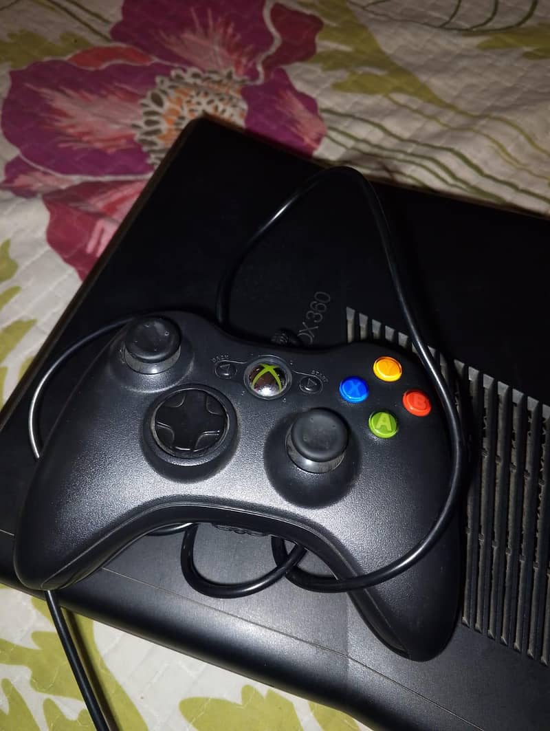 XBox 360 with 2controller 15