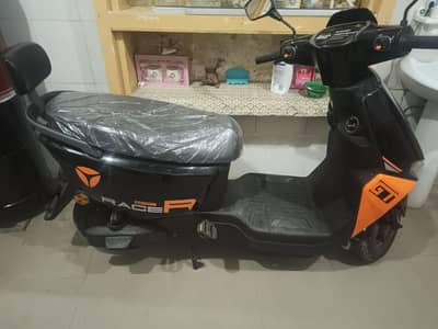 Electric Scooty YADEA GT30