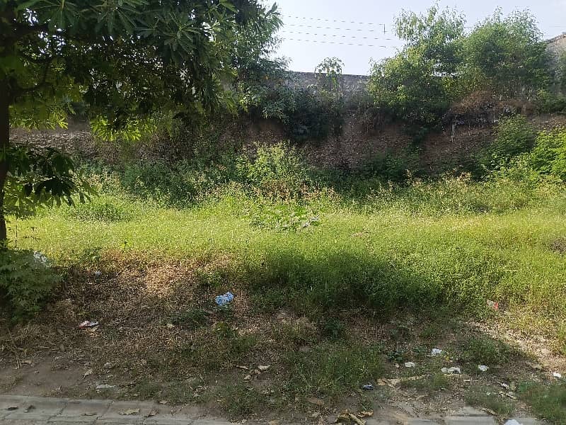 1 Kanal Double Gate Plot Sector E 2