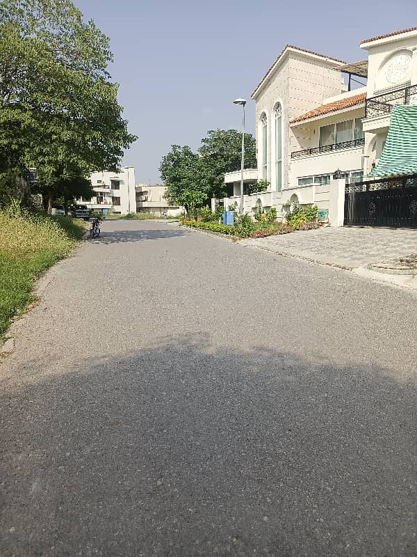 1 Kanal Double Gate Plot Sector E 3