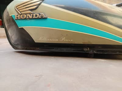 honda 125(2001 -2002) fuel tank and side tapa