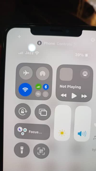 I phone xs max ha 64 GB sim time ha abhi