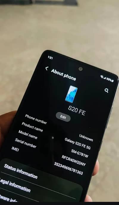 Samsung Galaxy S20 FE. . . 10/10 codition