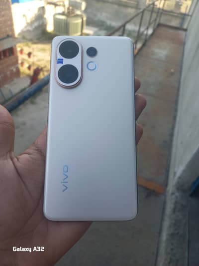 vivo v60 12 / 256 urgent sale