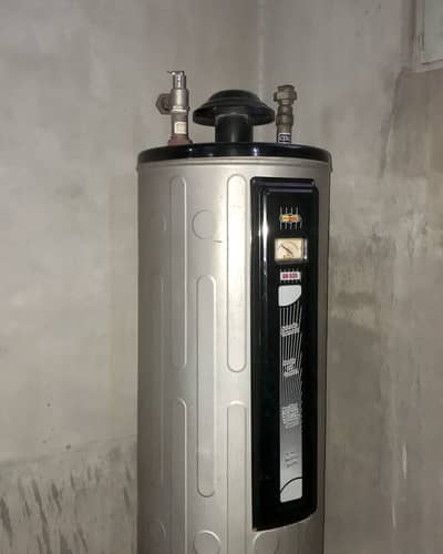 35 Gallon Gas Geyser for Sale – Excellent Condition!