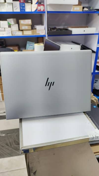 Hp elitebook corei5 8th generation 10/10 condition but from Saudia