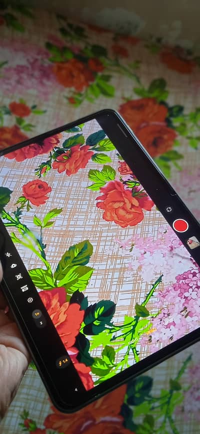 (03184333636. )One Plus Pad 8+8 Ram 128gb memory 10/10 condition