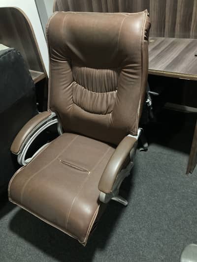 One executive chair and 8 chairs regular black color