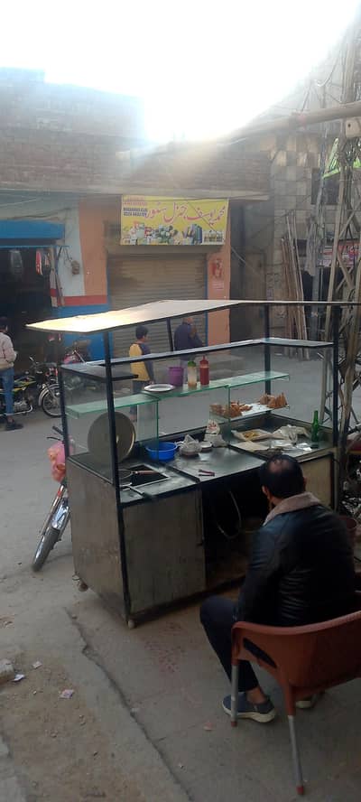 showarma counter and table chairs