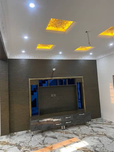 10 MARLA BRAND NEW LOWER PORTION FOR RENT IN PCSIR STAFF COLOR COLLEGE ROAD LAHORE BIJLI PANI AVAILABLE USE FOR FAMILY