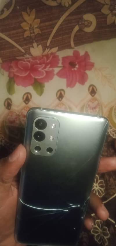 ONE PLUS 9R 12 RAM 256 ROM