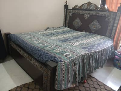 King size bed (mattress not included)