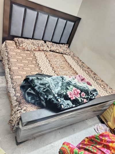 bed set plus Dressing tables