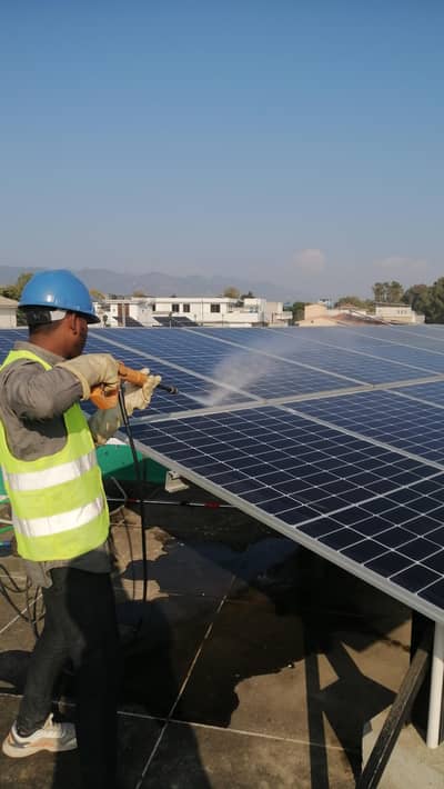 Solar panels washing service