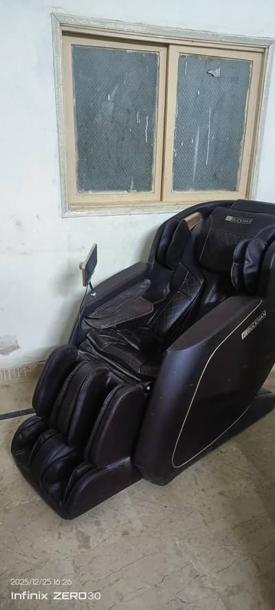 JC. BUCKMAN massger chair