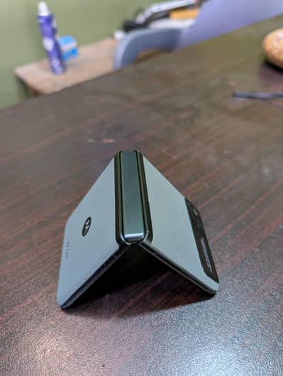 Motorola RAZR 40 flip pta approved 10/10 fresh condition