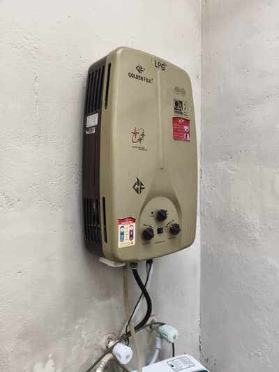 Golden Fuji New Condition Geyser LPG [8 Litres]