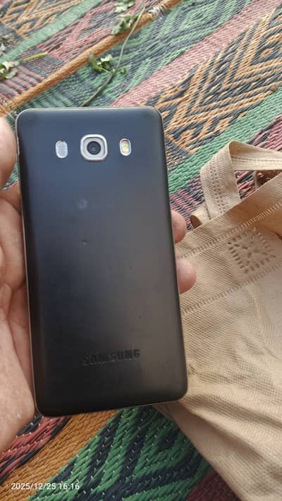 Samsung Mobile J5 pta screen damage