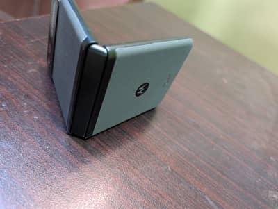 Motorola RAZR 40 flip pta approved 10/10 condition