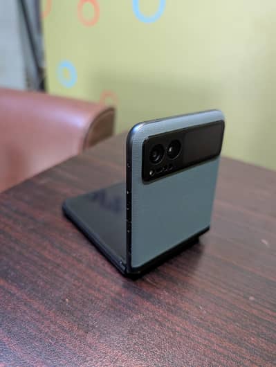 Motorola RAZR 40 flip pta approved 10/10 condition