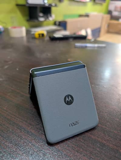 Motorola RAZR 40 flip pta approved 10/10 condition