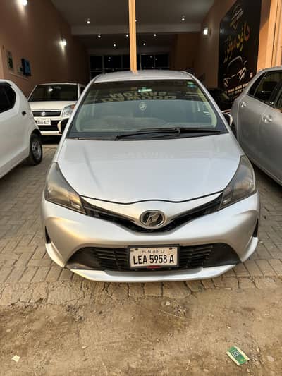 vitz silver colour home Used car 2014/17