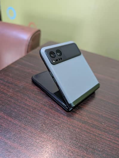 Motorola RAZR 40 flip pta approved 10/10 condition